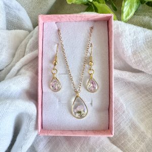 Gold Tear Drop Earrings And Necklace Gift Set With Purple And White Flowers